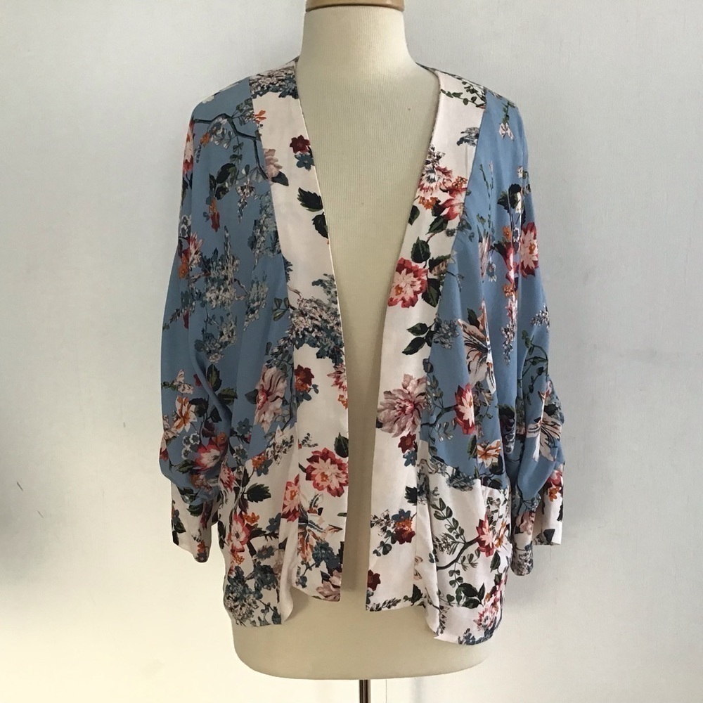 Monsoon short viscose floral print with contrasting border hem and cuffs Small